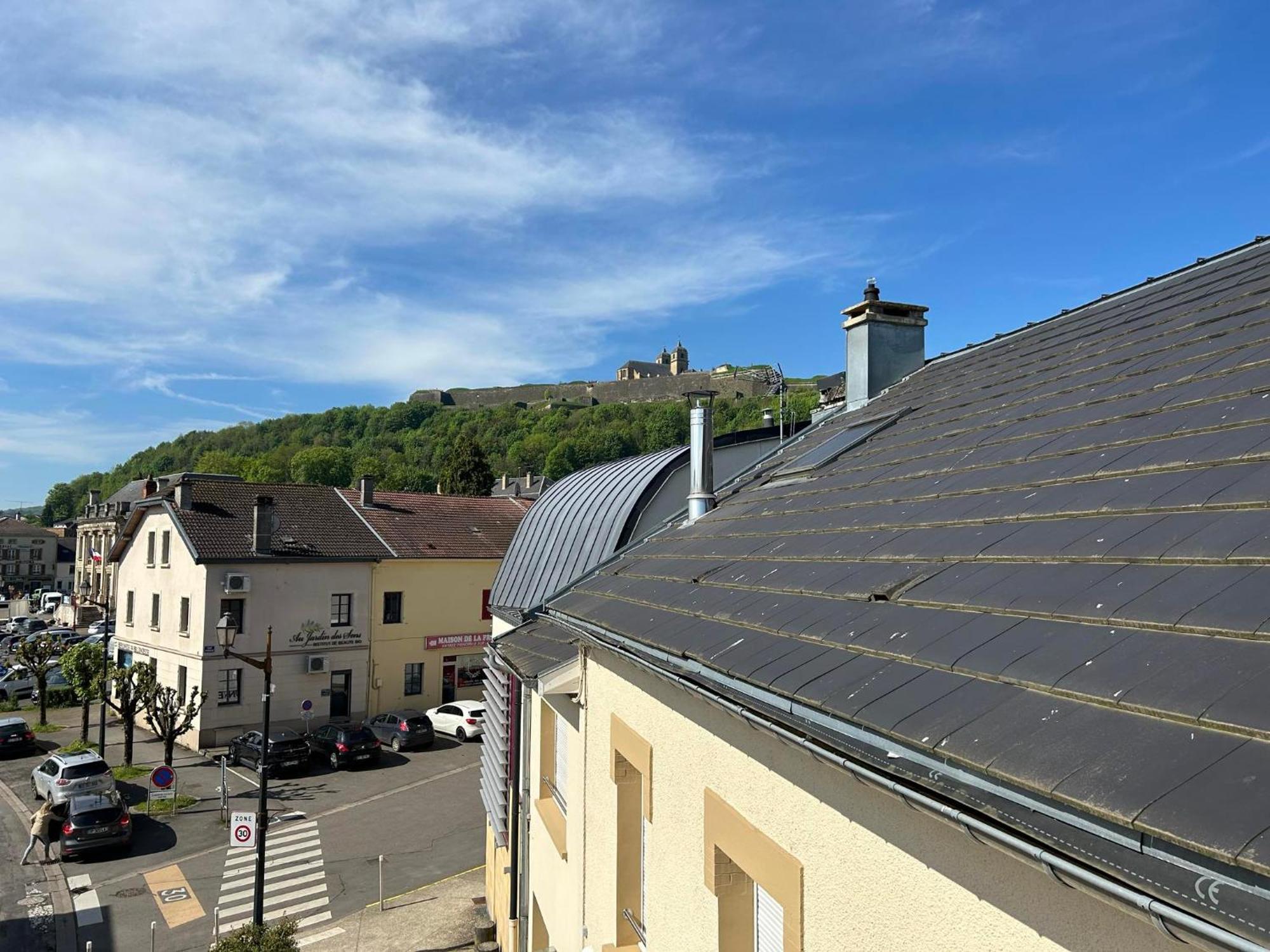 Au Coeur De Montmedy Acomodação com café da manhã Exterior foto